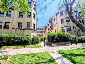 5655 N Spaulding Ave Unit 2W, Chicago, IL 60659
