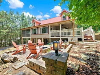 1322 Newport Dr, Ellijay, GA 30540
