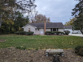 2709 Crystal Lake Rd, Cary, IL 60013