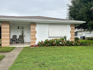 1202 S Lakes End Dr Unit D, Fort Pierce, FL 34982