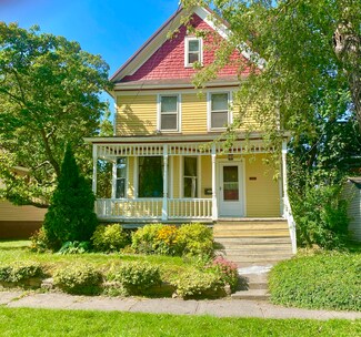 806 Court St, Sault Sainte Marie, MI 49783