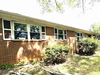 1075 Windstar Cir, Vinton, VA 24179