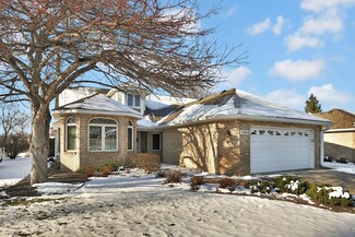 1260 Silverthorn Dr, Saint Paul, MN 55126