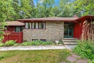 5 Woodland Dr, Paxton, MA 01612