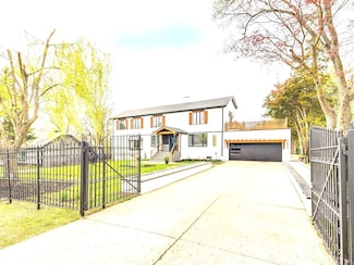 1912 N Summit St, Wheaton, IL 60187