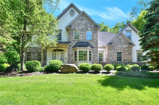 11779 Derbyshire Ln, Chagrin Falls, OH 44023