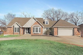 7007 Lakeshore Dr, Raytown, MO 64133