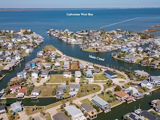 16605 Sandpiper Rd, Jamaica Beach, TX 77554