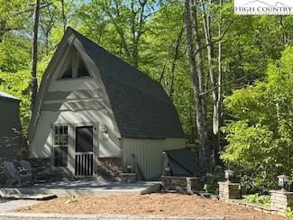418 Roaring River Dr, Blowing Rock, NC 28605