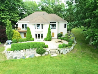 1515 E Litchfield Rd, Jonesville, MI 49250