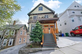 26 Oakland St Unit 26, Newton, MA 02458