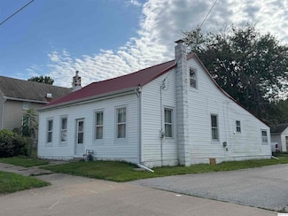 726 S 6th St, Quincy, IL 62301