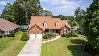 32 Plantation Dr, Manning, SC 29102