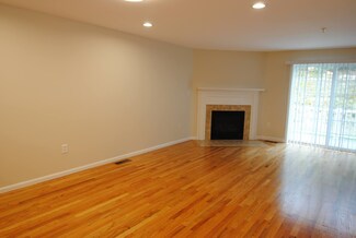 109 Overlook Cir, Hudson, NH 03051