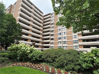 220 N Dithridge St Unit 907, Pittsburgh, PA 15213