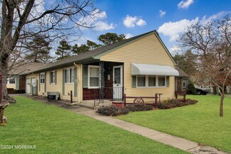9A Deerfield Dr, Whiting, NJ 08759