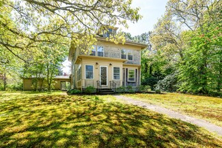 48 Puritan Rd, Buzzards Bay, MA 02532