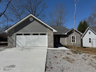 134 Glenwood Dr, Crossville, TN 38558
