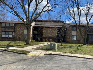 179 Amberly Dr Unit B, Manalapan, NJ 07726