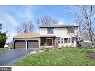 7 Kings Rd, Dayton, NJ 08810