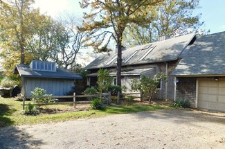 21 Looks Pond Way, Vineyard Haven, MA 02568