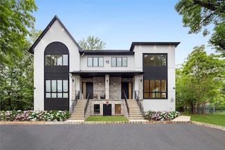 15 Gilda Ct, Spring Valley, NY 10977