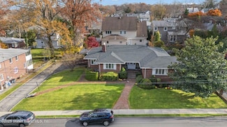 725 Davis Ave, Staten Island, NY 10310