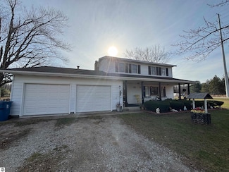 5477 W Greendale Ct, Mount Pleasant, MI 48858