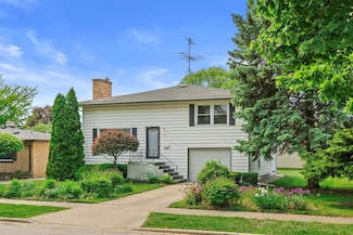 2712 Lincoln Rd, Kenosha, WI 53143