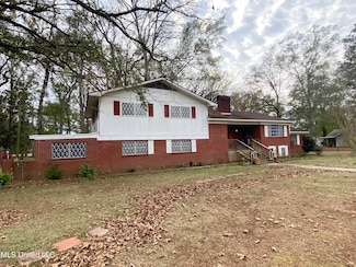 557 W Mcpherson Dr, Monticello, MS 39654