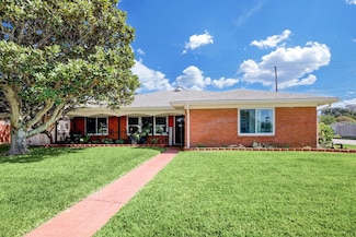 2824 E Palm Cir, Galveston, TX 77551