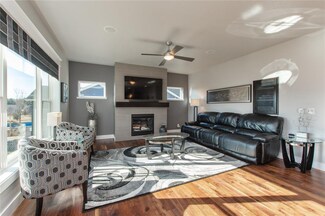 2921 Diamondhead Rd, Hiawatha, IA 52233