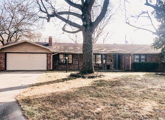 2634 S Inglewood Rd, Springfield, MO 65804