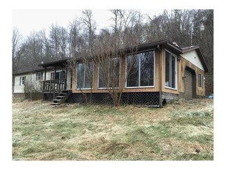 117 Hall St, Loyalhanna, PA 15681