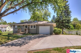 3061 S 45th St, Omaha, NE 68106