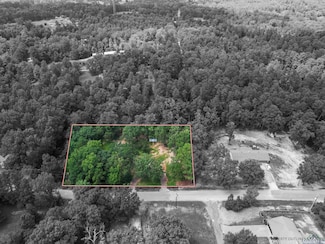 818 W Whatley Rd, Clarksvle Cty, TX 75693