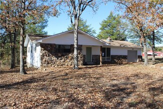 305 S Cedar St, Yellville, AR 72687