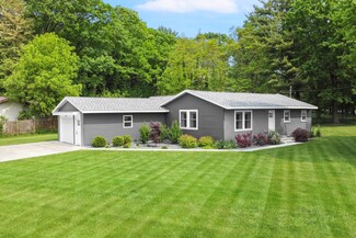 345 N 4th Ave, Fruitport, MI 49415