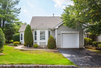 121 Linden Ln, Freehold, NJ 07728