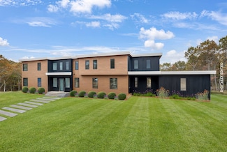 207 Middle Line Hwy, Southampton, NY 11968