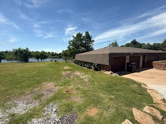 2073 Lakeview Dr, Crescent, OK 73028
