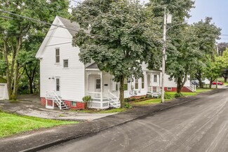 20 Maple St, Rockland, ME 04841