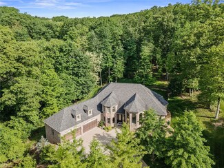 572 Macleod Dr, Gibsonia, PA 15044