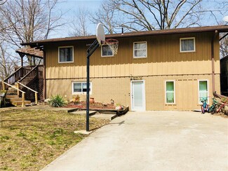 111 Catfish Ct, Gallatin, MO 64640