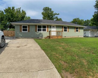 911 N Lynn St, Nevada, MO 64772
