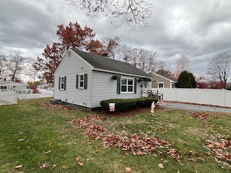 94 Fleming St, Lowell, MA 01851