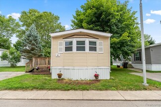 46 Hosner Dr, Oxford, MI 48371