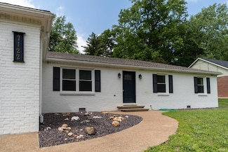 7122 Woods Dr, Newburgh, IN 47630