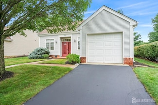 32 Rutland Ln, Monroe Township, NJ 08831