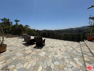 911 Teakwood Rd, Los Angeles, CA 90049